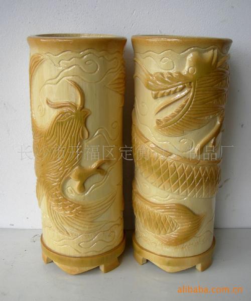 匠心竹韵 竹木雕塑摆挂工艺品的定制艺术