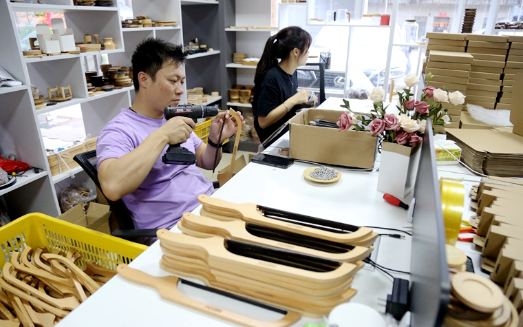 龙潭镇 多元产业为乡村振兴注入活力，竹木制品加工撬动绿色经济